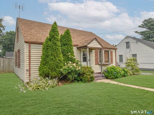 39 Gary St, Bridgeport, CT, 06610-2517 | Card Image