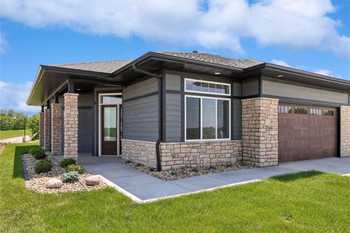 1903 Country Club Dr, Coralville, IA, 52241-1181 | Card Image
