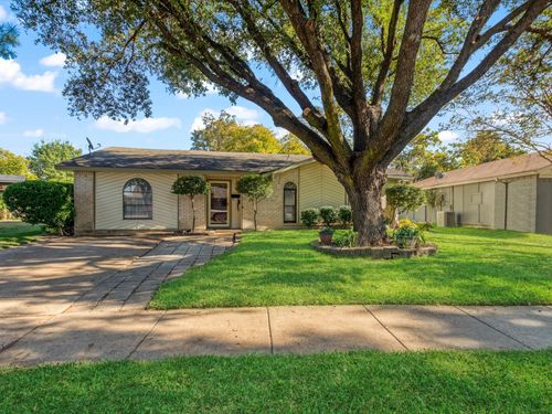 424 Bluebonnet Trl, Garland, TX, 75043-3203 | Card Image