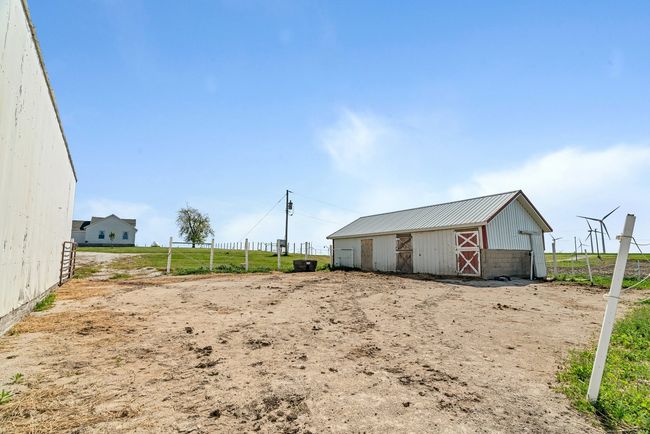 Dry Lot next to Barn | Image 31