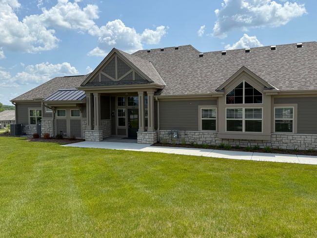 421 Standing Stone Dr, Condo with 2 bedrooms, 2 bathrooms and null parking in Waukesha WI | Image 9
