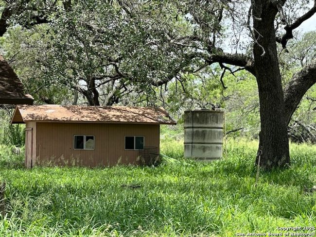 7525 N State Highway 16, House other with 3 bedrooms, 2 bathrooms and null parking in Poteet TX | Image 8