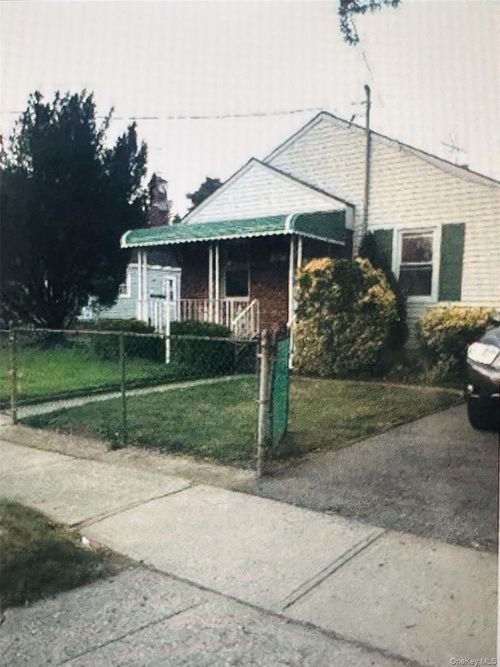 22 Gordon Ave, Westbury, NY, 11590-4118 | Card Image