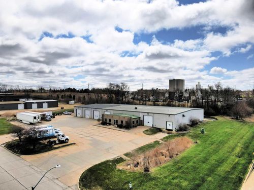 5658 Westminster Dr, Cedar Falls, IA, 50613-6925 | Card Image