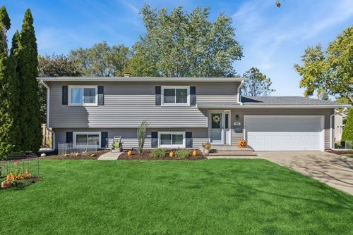 896 Canterbury Dr, Crystal Lake, IL, 60014-7804 | Card Image