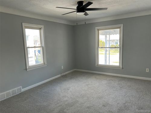 7546 Sterling, Center Line, MI, 48015 | Card Image