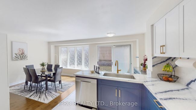 41 Lauraglen Cres, House attached with 6 bedrooms, 4 bathrooms and 4 parking in Brampton ON | Image 11