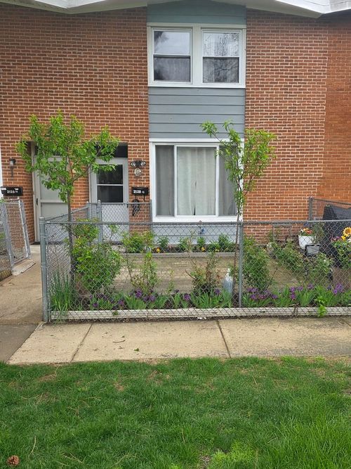 g-2129 Ash St, Des Plaines, IL, 60018-6104 | Card Image
