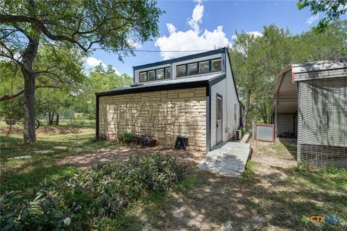 150 Lakeview Dr, Del Valle, TX, 78617-5666 | Card Image