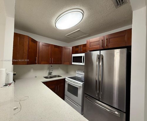 60-6540 W 26th Dr, Hialeah, FL, 33016-2884 | Card Image