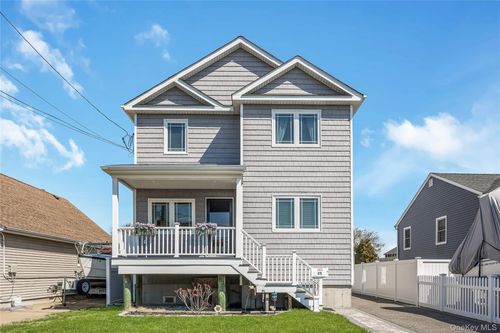 25 Cape Rd, Amityville, NY, 11701-4005 | Card Image