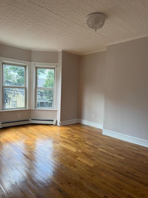 203 2nd St, Newark, NJ, 07107-2204 | Card Image