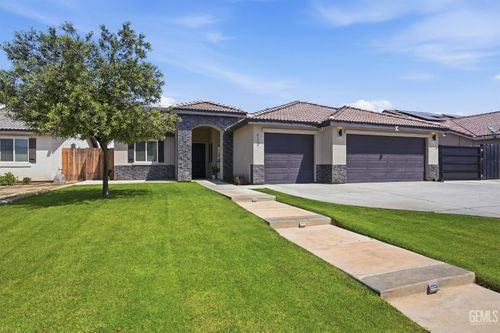 912 James Valley Court, Bakersfield, CA, 93307 | Card Image