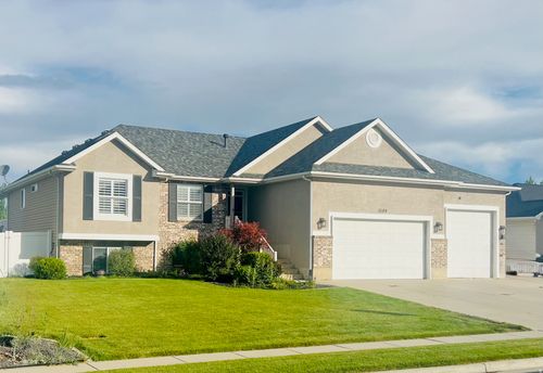 3589 Remuda Dr, Farr West, UT, 84404-8627 | Card Image