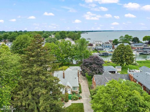 22565 Ardmore Park Dr, Saint Clair Shores, MI, 48081-2018 | Card Image