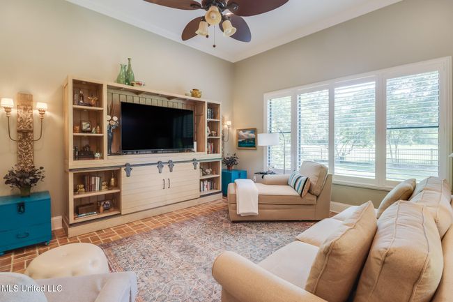 Living Room | Image 8