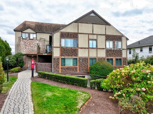 apt-10-85 E Squantum St, Quincy, MA, 02171-2224 | Card Image