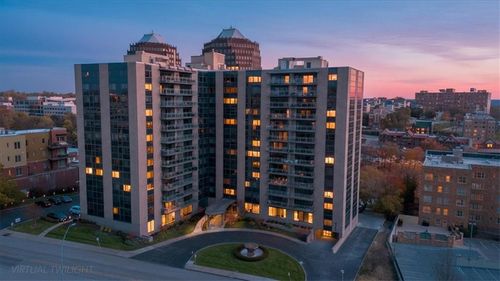 apt-le3-4545 Wornall Rd, Kansas City, MO, 64111-3209 | Card Image