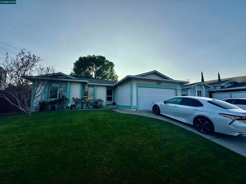 2272 Mount Whitney Dr, Pittsburg, CA, 94565-4462 | Card Image