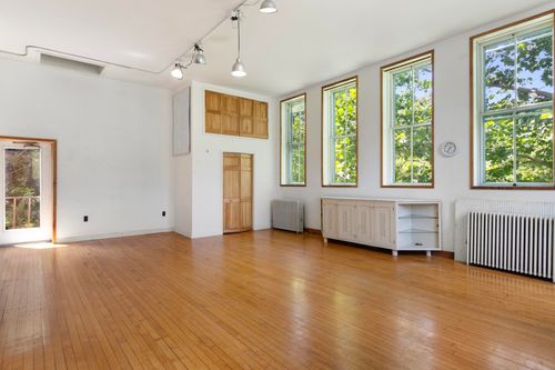 4 Signal Pine Rd, Putney, VT, 05346-8668 | Card Image