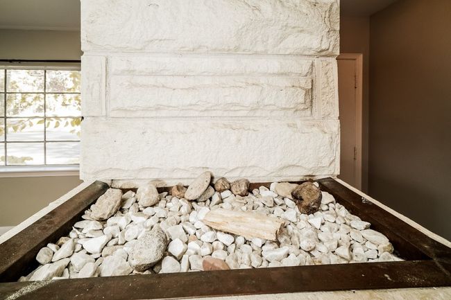 Detailed view of baseboards | Image 11