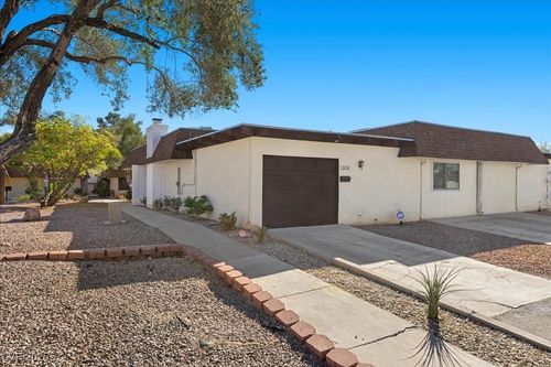 2630 Heritage Cir, Las Vegas, NV, 89121-1207 | Card Image