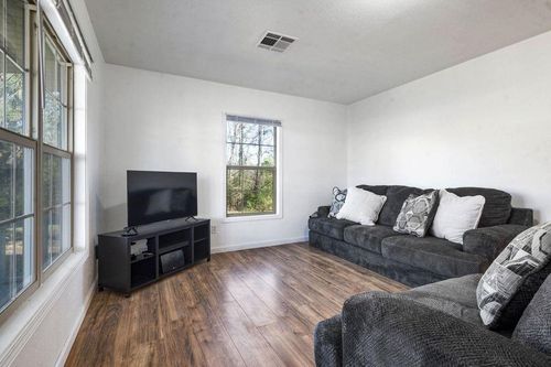 472 E Main St, Zavalla, TX, 75980-9206 | Card Image