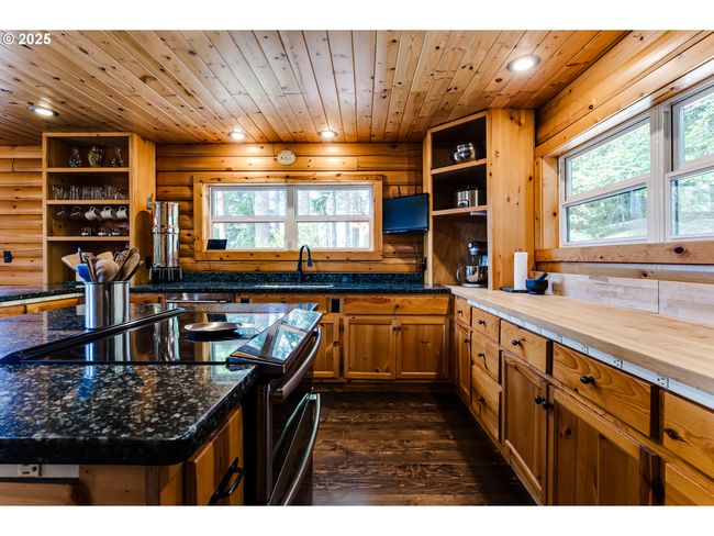86561 R R Baker Rd, House other with 3 bedrooms, 3 bathrooms and 2 parking in Springfield OR | Image 9