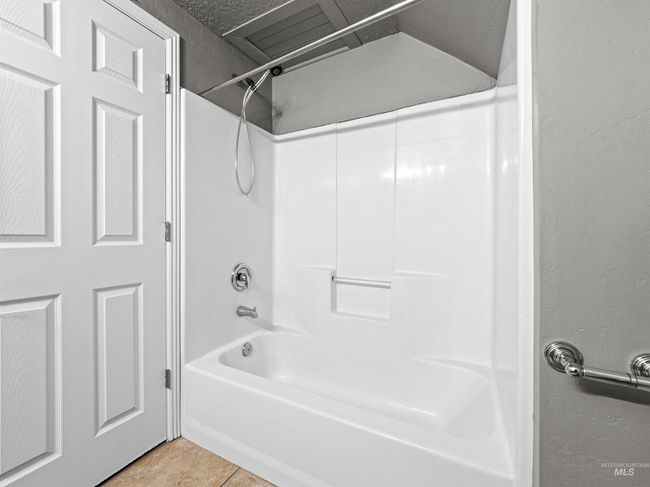 3500 W Overland Rd, Home with 5 bedrooms, 3 bathrooms and 5 parking in Boise ID | Image 23