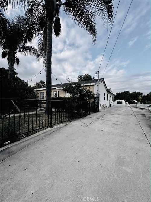 10620 Laurel Canyon Blvd, Pacoima, CA, 91331-3529 | Card Image