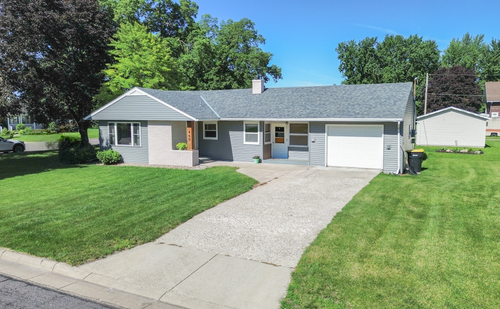 460 S 3rd St, Bird Island, MN, 55310-1109 | Card Image