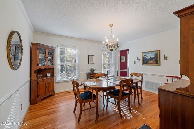 Formal Dining Room | Image 6