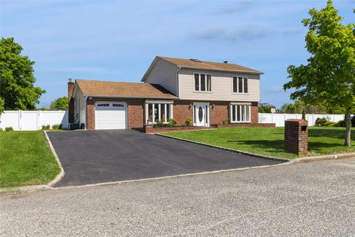 51 Oleeta Rd, Mount Sinai, NY, 11766-2504 | Card Image