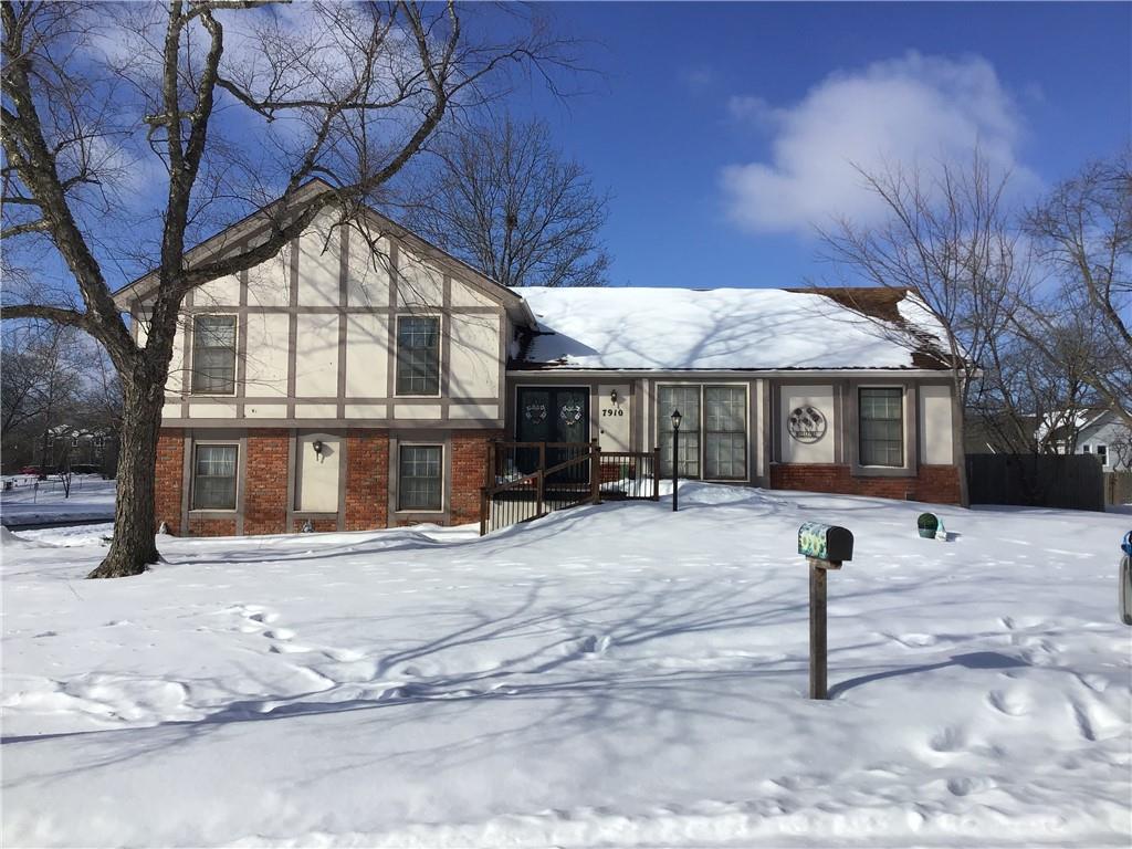 Anita Dr, Kansas City, MO 64151