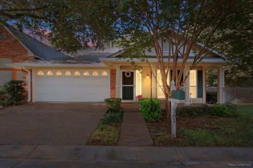 301 Village Cir, Waco, TX, 76710-2575 | Card Image