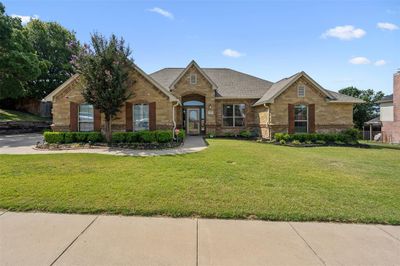 View of front facade with a front yard | Image 1