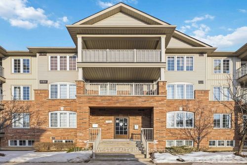 6-133 Isaac Devins Boulevard, North York, ON, M9M0C4 | Card Image