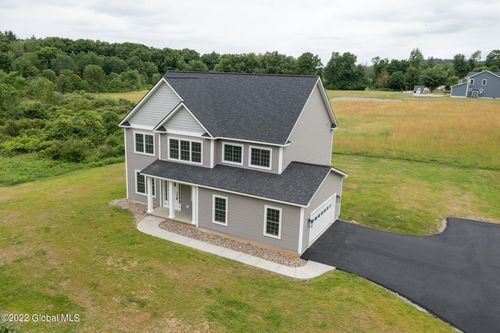 8 Creek Rd, Wynantskill, NY, 12198-3401 | Card Image