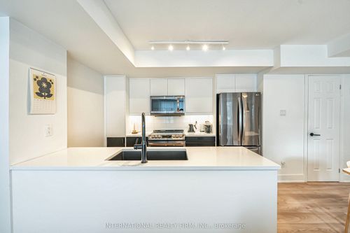 107-1 Ruttan St, Toronto, ON, M6P0A1 | Card Image