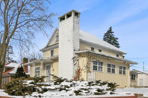 435 8th St, Baraboo, WI, 53913-2254 | Card Image