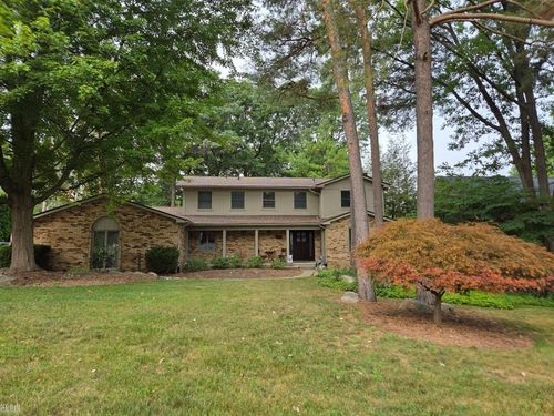 8177 Fawn Valley Dr, Clarkston, MI, 48348-4543 | Card Image