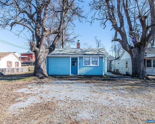 628 N Augusta Ave, WAYNESBORO, VA, 22980-2804 | Card Image