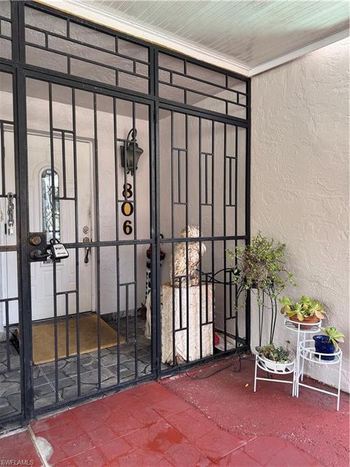 806 W 80th Pl, Hialeah, FL, 33014-3510 | Card Image