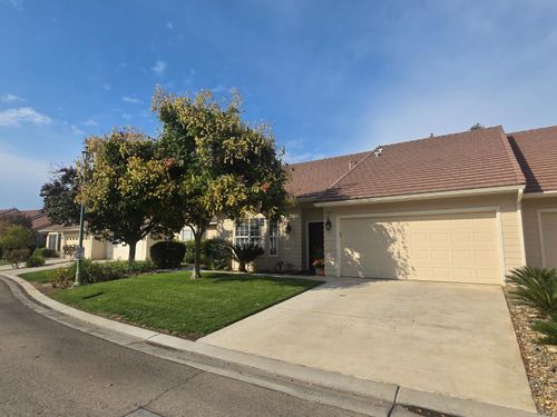 337 Village Dr, Dinuba, CA, 93618-3533 | Card Image
