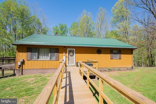405 Hope Acres Dr, BERKELEY SPRINGS, WV, 25411-5608 | Card Image