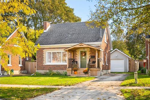 113 Adelaide St, Kitchener, ON, N2M2B5 | Card Image