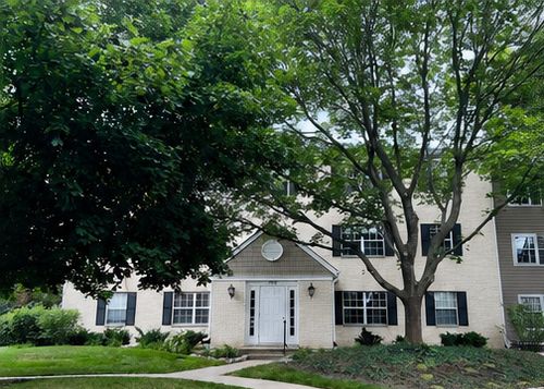 c-142 Winchester Rd, Libertyville, IL, 60048-3911 | Card Image