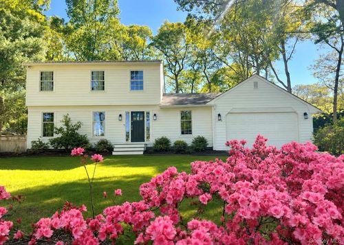 610 Eastwood Dr, Cutchogue, NY, 11935-2263 | Card Image