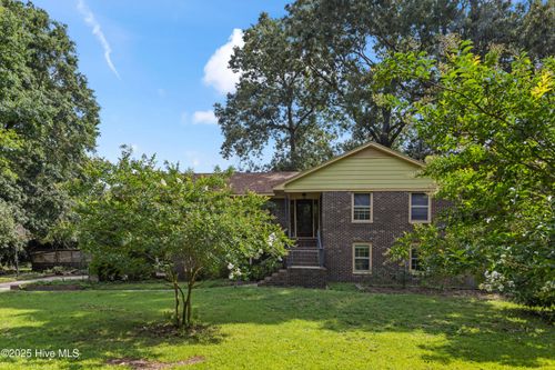 107 Cherrywood Dr, Greenville, NC, 27858-8609 | Card Image