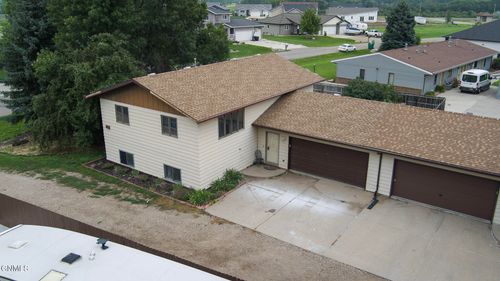 3677 W Princeton Ave, Bismarck, ND, 58504-7507 | Card Image